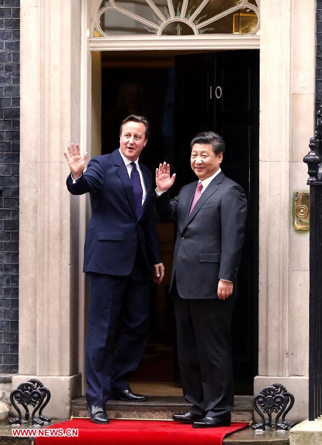 Chinese President Xi Jinping (R) holds talks with British Prime Minister David Cameron at 10 Downing Street in London, Britain, Oct. 21, 2015.