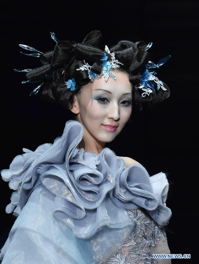 CHINA-BEIJING-FASHION WEEK-COLOR MAKE-UP(CN)