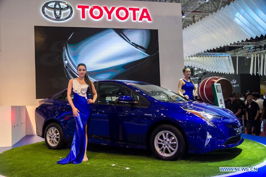 A model presents a car during the Vietnam Motor Show 2015 at Saigon Exhibition and Convention Centre in Ho Chi Minh city, Vietnam, Oct. 28, 2015.