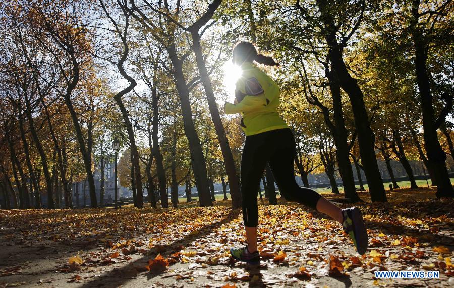 Photo taken on Oct. 29, 2015 shows a woman jogs at a park in Brussels, Belgium, Oct. 30, 2015.