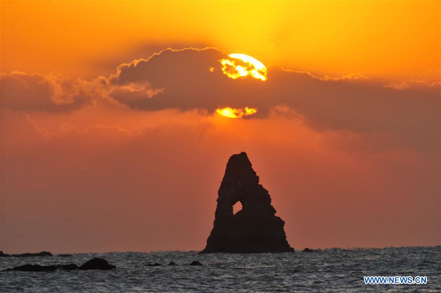 #CHINA-SHANDONG-QINGDAO-BEACH-SUNRISE(CN)