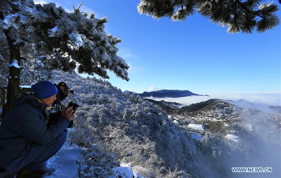 Photo taken on Dec. 6, 2015 shows the scenery of Lushan Mountain after a snowfall in Jiujiang, east China's Jiangxi Province. 