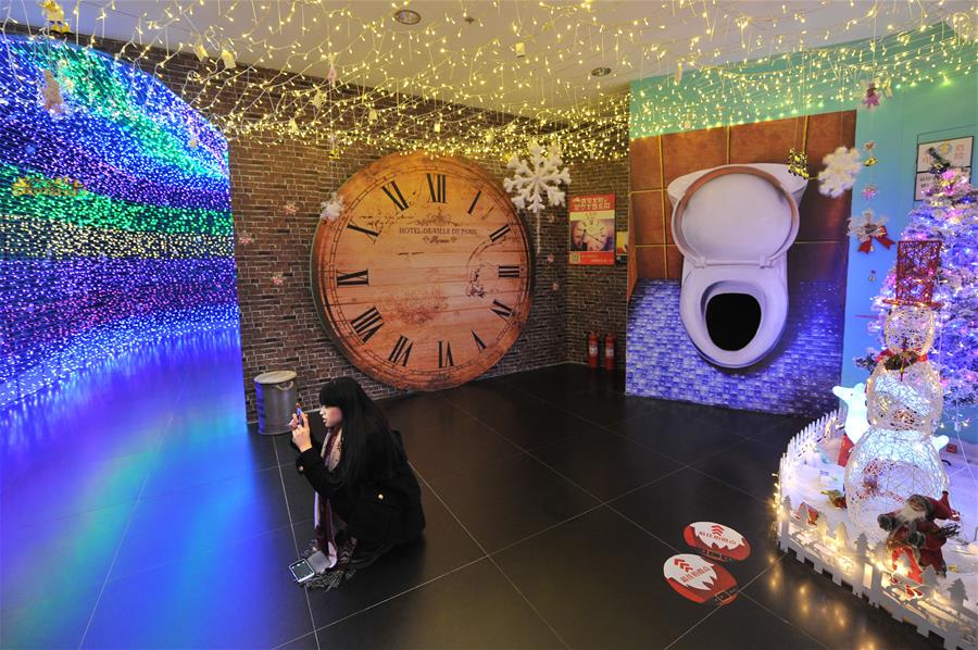 People visit a Christmas theme park at a shopping mall in Qingdao, east China's Shandong Province, Dec. 15, 2015. A Christmas theme park attracted visitors at a shopping mall in Qingdao on Tuesday. (Xinhua/Wang Haibin)