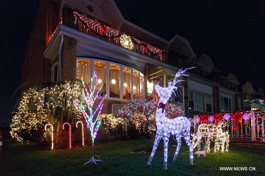 US-NEW YORK-DYKER HEIGHTS-CHRISTMAS LIGHTS