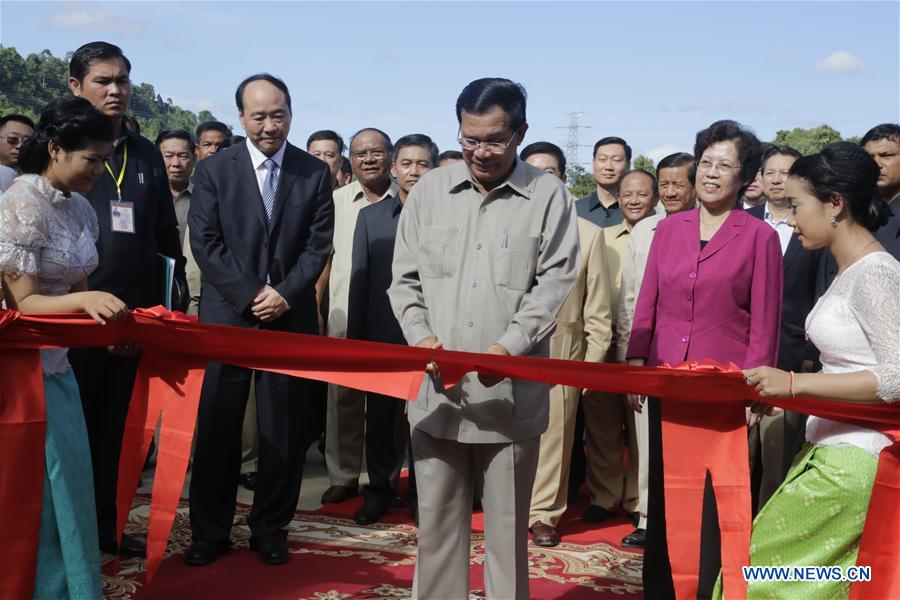 Cambodian Prime Minister Hun Sen (C, front) cuts the ribbon during the inauguration of the 246-megawatt Tatay River Hydropower Plant in Koh Kong province, Cambodia, Dec. 23, 2015.