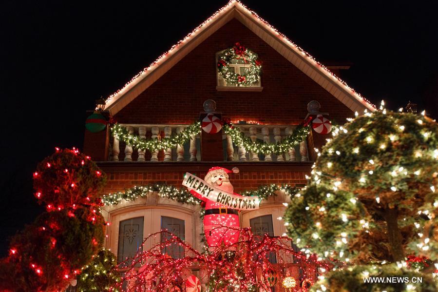 US-NEW YORK-DYKER HEIGHTS-CHRISTMAS LIGHTS