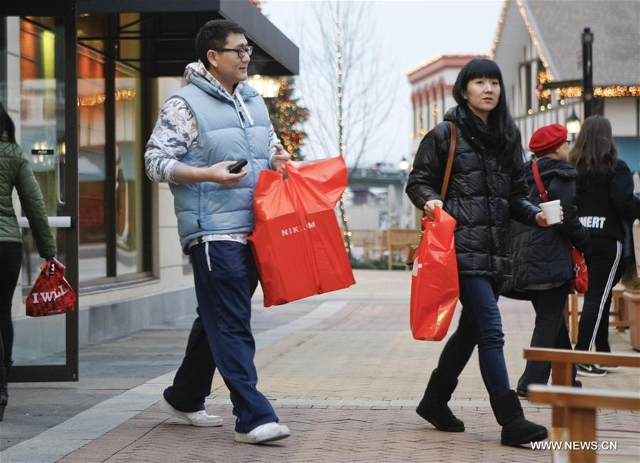 Boxing Day is the busiest and biggest shopping day in Canada. Retail outlets offer great bargain sale prices to attract thousands of post-Christmas shoppers. 