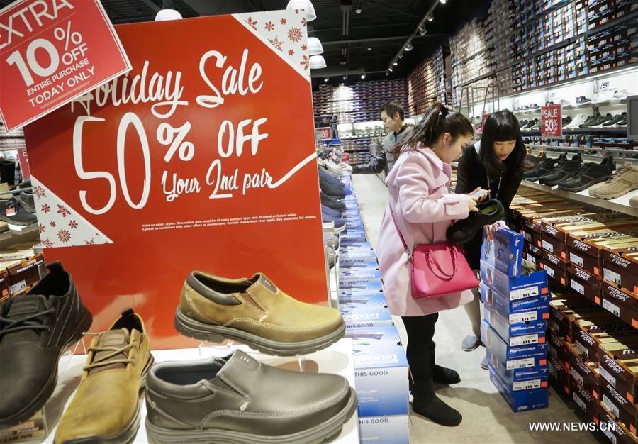 Boxing Day is the busiest and biggest shopping day in Canada. Retail outlets offer great bargain sale prices to attract thousands of post-Christmas shoppers. 