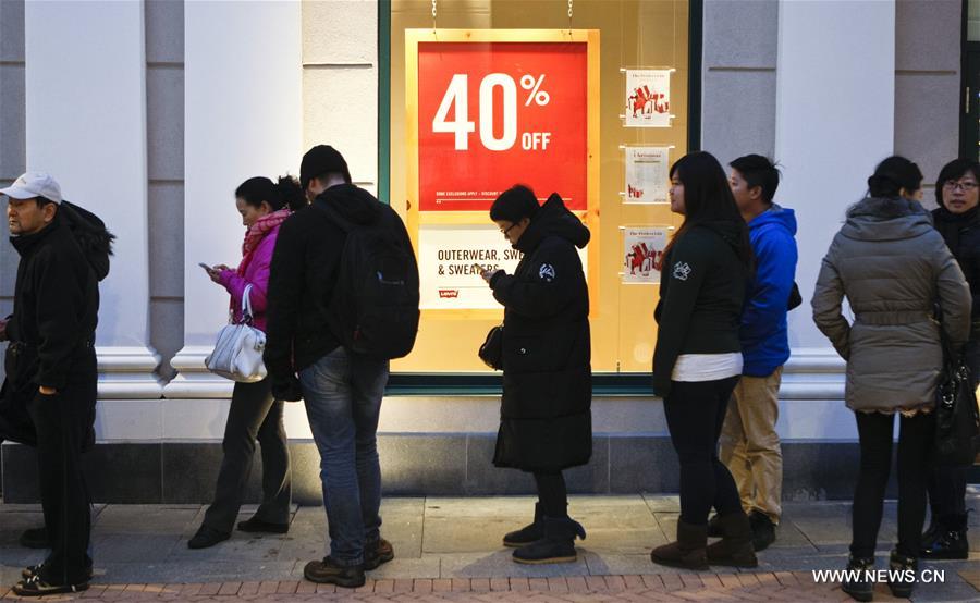 Boxing Day is the busiest and biggest shopping day in Canada. Retail outlets offer great bargain sale prices to attract thousands of post-Christmas shoppers. 