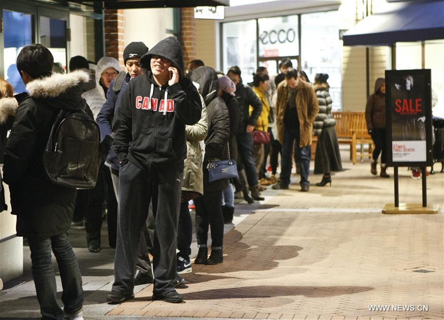 Boxing Day is the busiest and biggest shopping day in Canada. Retail outlets offer great bargain sale prices to attract thousands of post-Christmas shoppers. 