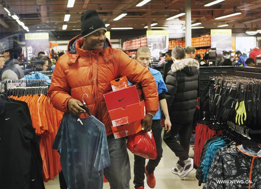 Boxing Day is the busiest and biggest shopping day in Canada. Retail outlets offer great bargain sale prices to attract thousands of post-Christmas shoppers. 