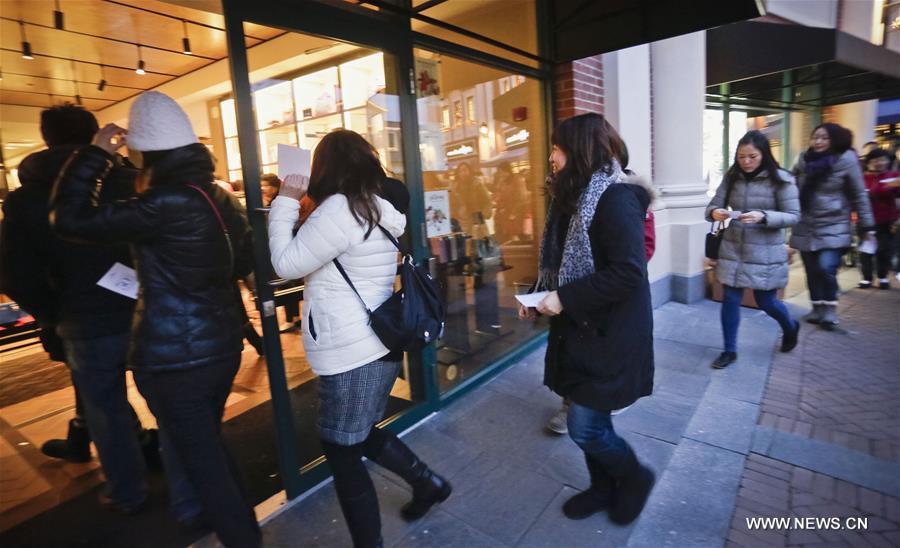 Boxing Day is the busiest and biggest shopping day in Canada. Retail outlets offer great bargain sale prices to attract thousands of post-Christmas shoppers. 