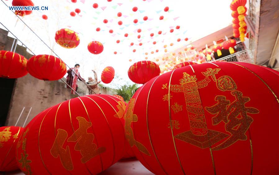 #CHINA-HENAN-WUZHI-LANTERNS-MAKING (CN)