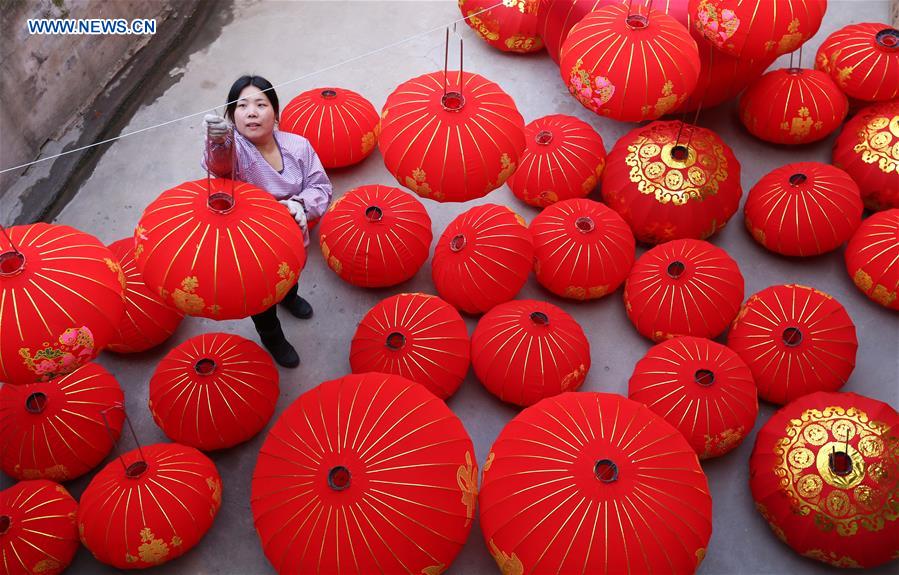 #CHINA-HENAN-WUZHI-LANTERNS-MAKING (CN)