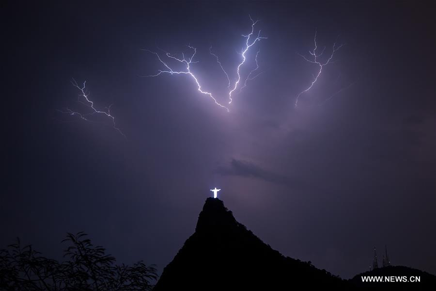 XINHUA WORLD PHOTOS OF THE YEAR