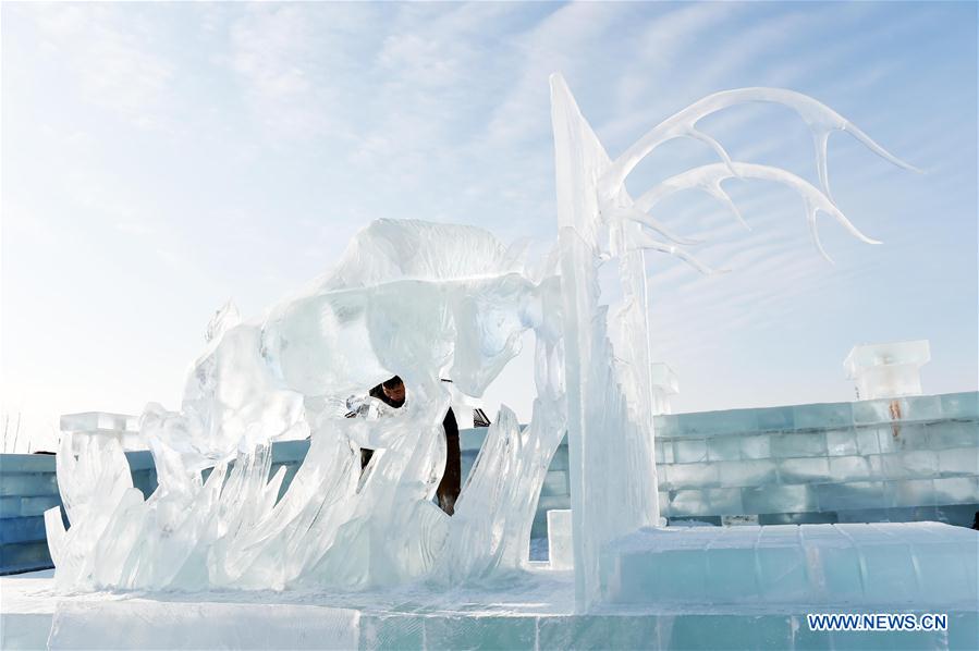 A Mongolian contestant makes ice sculpture during an international ice sculpture contest in Harbin, capital of northeast China's Heilongjiang Province, Jan. 4, 2016.