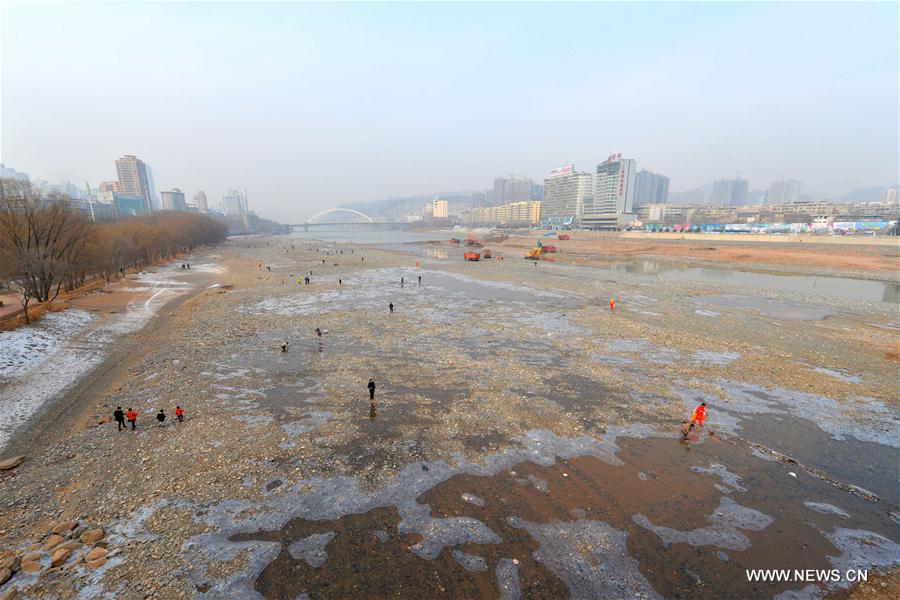 CHINA-LANZHOU-YELLOW RIVER-PEBBLE (CN)