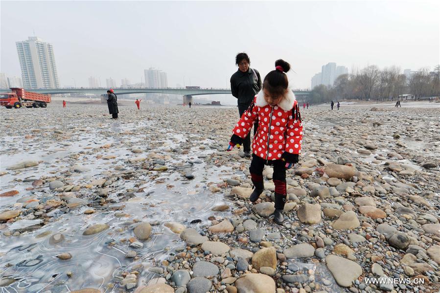 CHINA-LANZHOU-YELLOW RIVER-PEBBLE (CN)