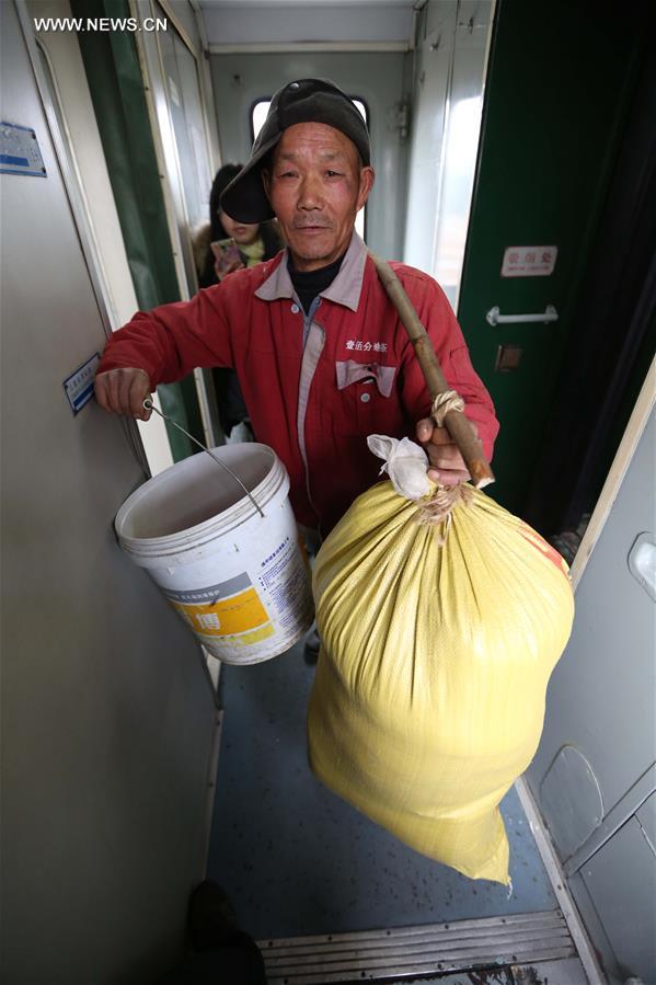 #CHINA-JIANGSU-NANJING-LAST SLOW-SPEED TRAIN (CN)