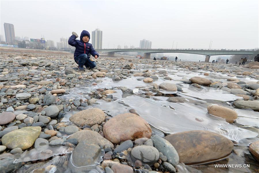 CHINA-LANZHOU-YELLOW RIVER-PEBBLE (CN)