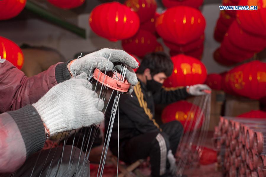 Workers make red lanterns in Tuntou Village, Gaocheng District, Shijiazhuang City, north China's Hebei Province, Jan. 13, 2016.