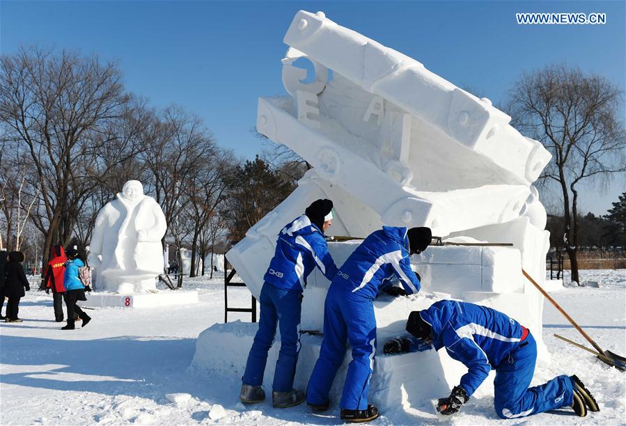 Italian contestants make a snow sculpture in Harbin, capital of northeast China's Heilongjiang Province, Jan. 13, 2016. 