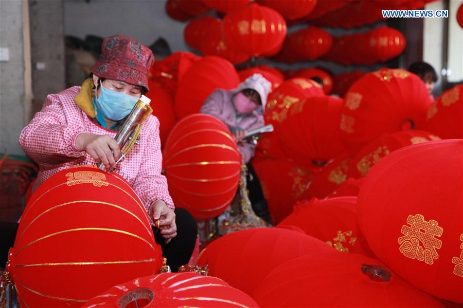 Workers make red lanterns in Tuntou Village, Gaocheng District, Shijiazhuang City, north China's Hebei Province, Jan. 13, 2016. 