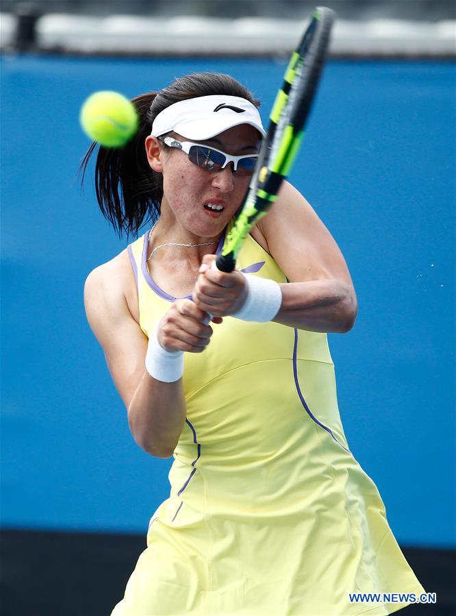 MELBOURNE, Jan. 19, 2016 (Xinhua) -- China's Zheng Saisai competes against Germany's Carina Witthoeft during the first round match of women's singles at the Australian Open Tennis Championships in Melbourne, Australia, Jan. 19, 2016. Zheng Saisai won the match 6-1, 6-2. (Xinhua/Bi Mingming) 