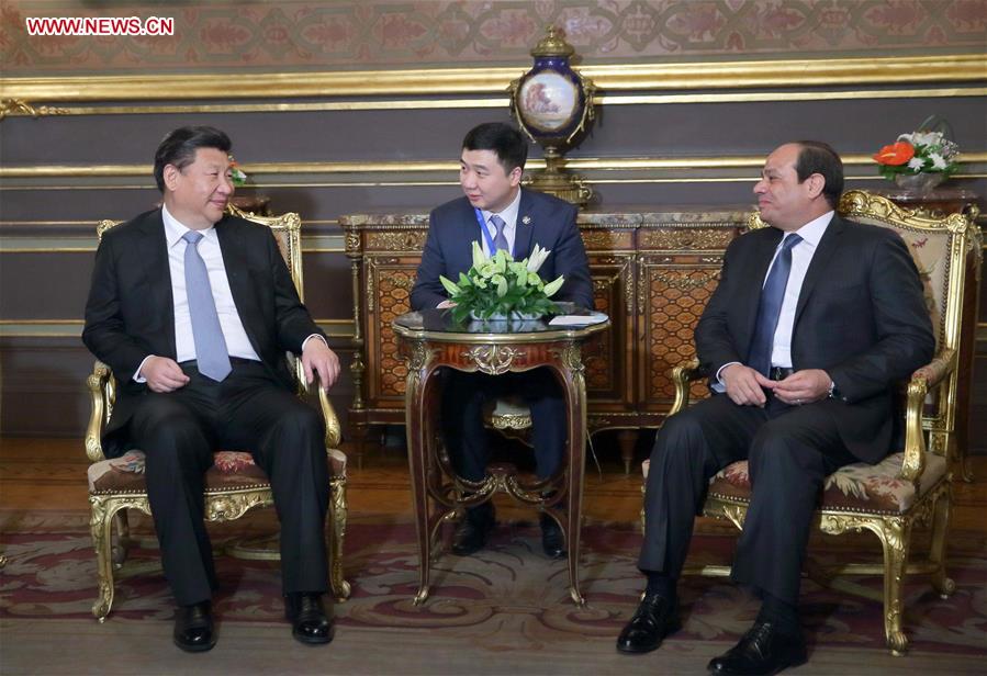 Chinese President Xi Jinping (L) meets with Egyptian President Abdel Fattah al-Sisi (R) in Cairo, Egypt, Jan. 20, 2016. 