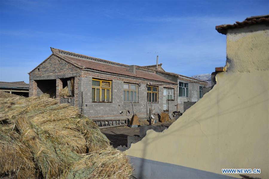 A wall is damaged at quake-hit Beishan Township in Menyuan County of Haibei Tibetan Autonomous Prefecture, northwest China's Qinghai Province, Jan. 21, 2016. 