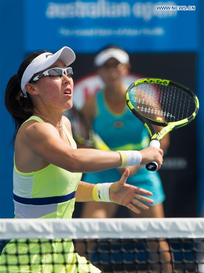 Zheng Saisai (Front) and Xu Yifan of China compete during the first round match of women's doubles against Jelena Ostapenko of Latvia and Yulia Putintseva of Kazakhstan at the Australian Open Tennis Championships at Melbourne Park in Melbourne, Australia, Jan. 21, 2016. 