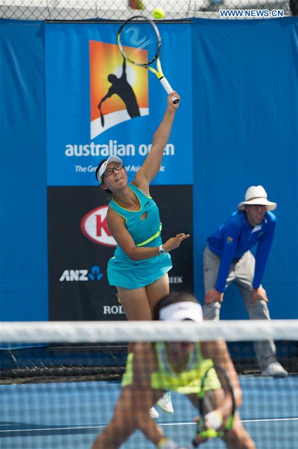  Zheng Saisai (Front) and Xu Yifan of China compete during the first round match of women's doubles against Jelena Ostapenko of Latvia and Yulia Putintseva of Kazakhstan at the Australian Open Tennis Championships at Melbourne Park in Melbourne, Australia, Jan. 21, 2016. 