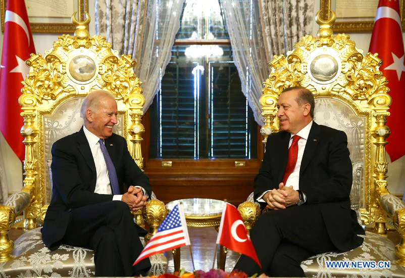 Turkish President Recep Tayyip Erdogan (R) meets U.S. Vice President Joe Biden in Istanbul, Turkey, on Jan. 23, 2016.