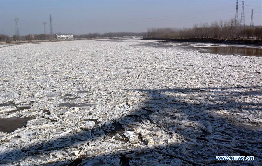 Photo taken on Jan. 25, 2016 shows the ice on the Jinan section of Yellow River in east China's Shandong Province. 