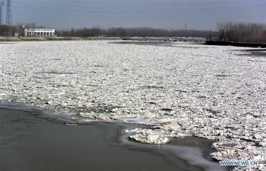 Photo taken on Jan. 25, 2016 shows the ice on the Jinan section of Yellow River in east China's Shandong Province. The ice flood on Jinan section of Yellow River grew rapidly due to recent low temperature.