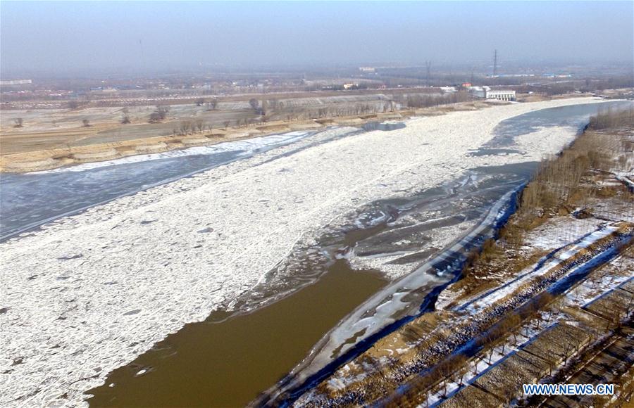 Photo taken on Jan. 25, 2016 shows the ice on the Jinan section of Yellow River in east China's Shandong Province. 