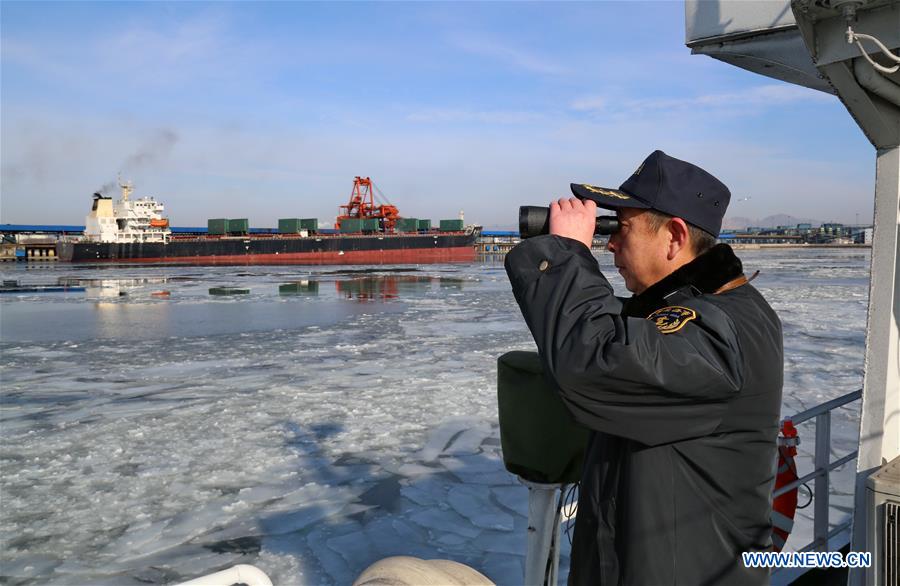 SHIJIAZHUANG, Jan. 26, 2016 (Xinhua) -- A worker of Hebei maritime authorities patrols in the sea area of Qinhuangdao, north China's Hebei Province, Jan. 26, 2016. Due to freezing weather, sea ice coverage in Liaodong, Bohai and Laizhou gulfs were 53 nautical miles, 19 nautical miles and 24 nautical miles respectively. The National Marine Environmental Forecasting Center has cancelled the sea ice alert at 4 p.m. Tuesday. (Xinhua/Yang Shiyao)