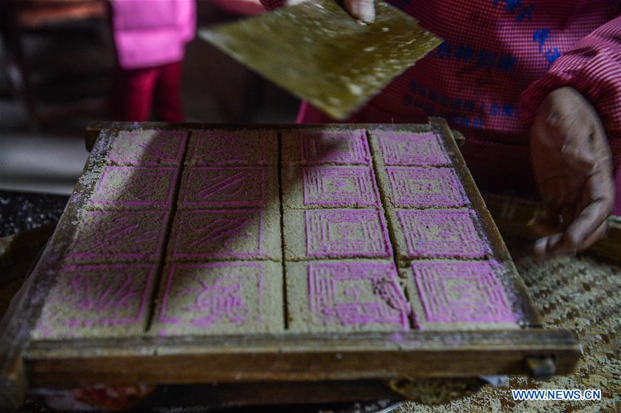 CHINA-ZHEJIANG-HUZHOU-SPRING FESTIVAL-TRADITIONAL SNACK (CN)