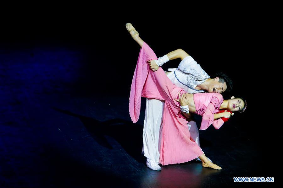 Artists perform in a traditional Chinese dance drama entitled 'The Silk Road on the Sea', in Brussels, capital of Belgium, Jan. 26, 2016.