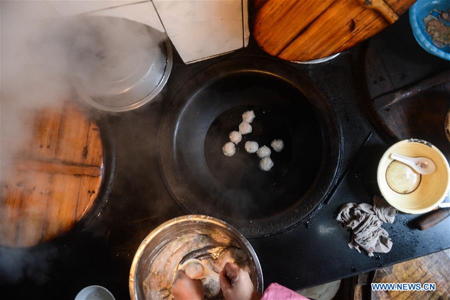 CHINA-ZHEJIANG-HUZHOU-SPRING FESTIVAL-TRADITIONAL SNACK (CN)