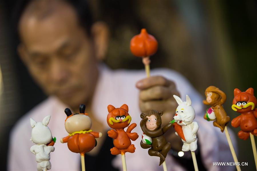 A workshop on traditional folk art was held for children in St. Lazarus Church this Sunday as the Chinese Spring Festival draws near.