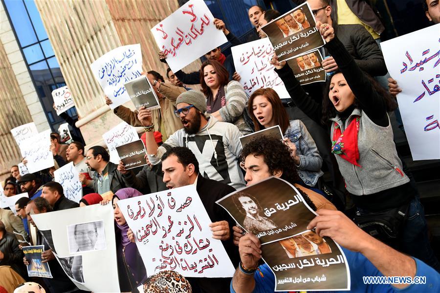 Protesters hold posters during a protest demanding the release of journalists arrested by police in front of the Syndicate of Journalists in Cairo, Egypt on Feb. 11, 2016. 