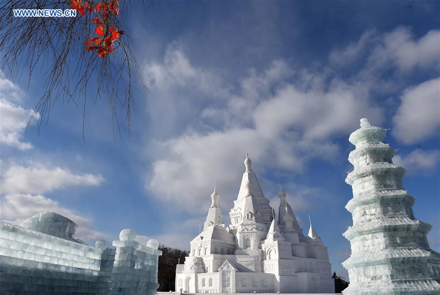 CHINA-HARBIN-WORLD'S HIGHEST SNOW SCULPTURE (CN)