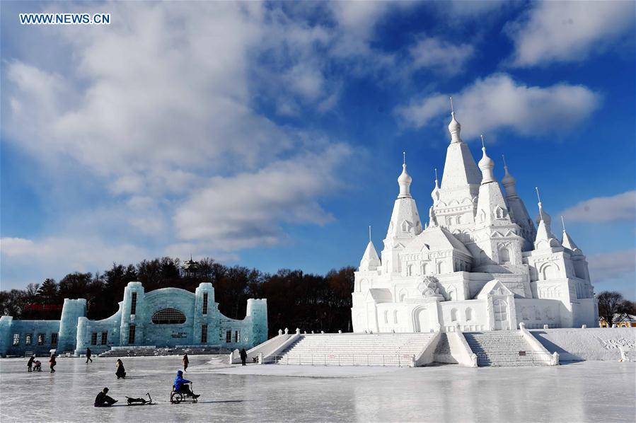 CHINA-HARBIN-WORLD'S HIGHEST SNOW SCULPTURE (CN)