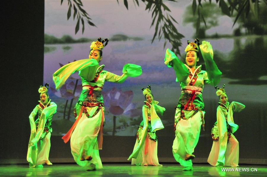 Chinese artists perform during the 'Culture of China, Festival of Spring' Gala in Houston, the United States, Feb. 15, 2016