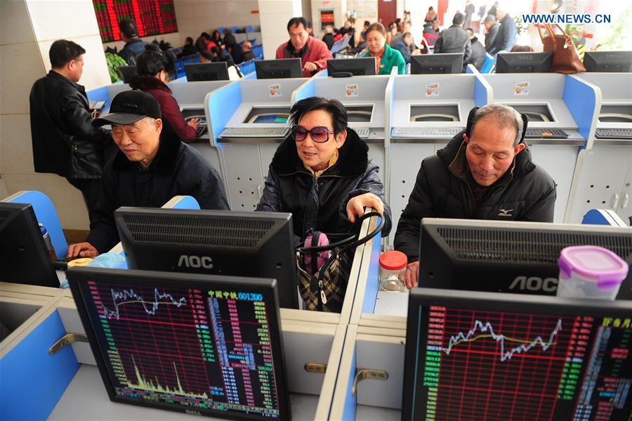 Investors watch stock movements in a securities company inFuyang, east China's Anhui Province, Feb. 17, 2016. 