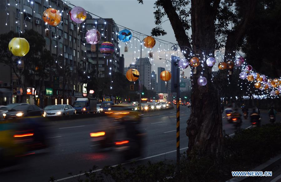  Colored lanterns are hung up in Taipei, southeast China's Taiwan, Feb. 16, 2016, to greet the upcoming Lantern Festival, which falls on Feb. 22 this year.