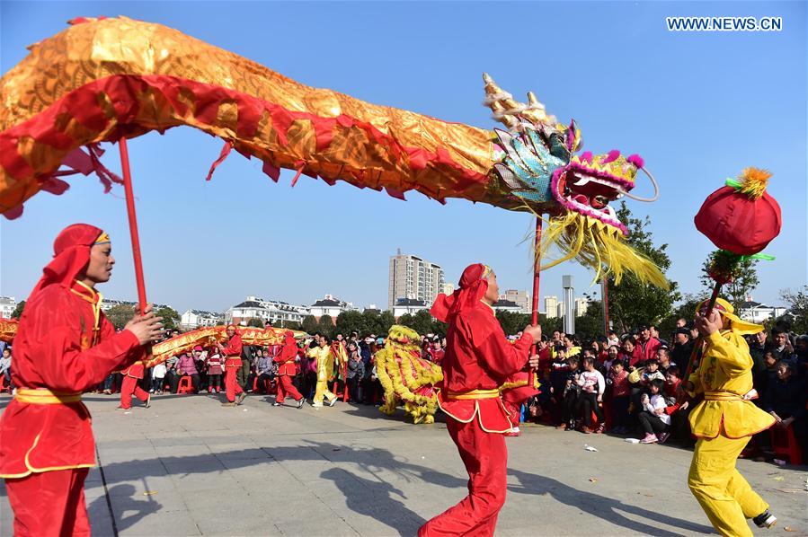 A dragon dance is performed in Feixi County, east China's Anhui Province, Feb. 18, 2016. 