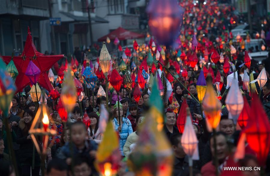  Local residents hold a lantern parade to celebrate the Toad Festival, a tradition to wish for good health and harvest in the lunar new year when people send away a symbolic toad figure representing illness, in Nanchong, southwest China's Sichuan Province, Feb. 21, 2016. 