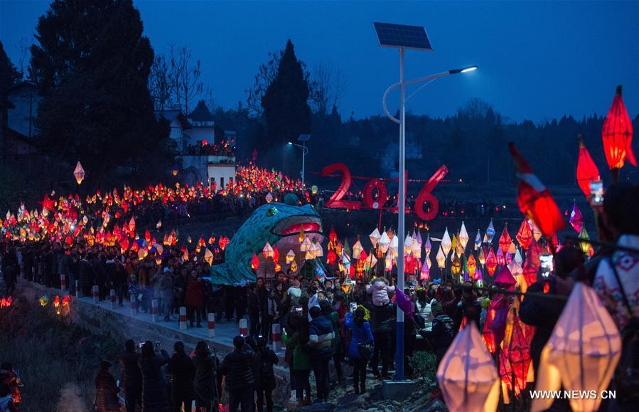  Local residents hold a lantern parade to celebrate the Toad Festival, a tradition to wish for good health and harvest in the lunar new year when people send away a symbolic toad figure representing illness, in Nanchong, southwest China's Sichuan Province, Feb. 21, 2016. 